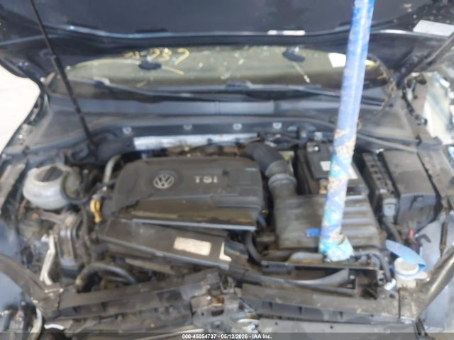 Volkswagen Golf Se 4-door