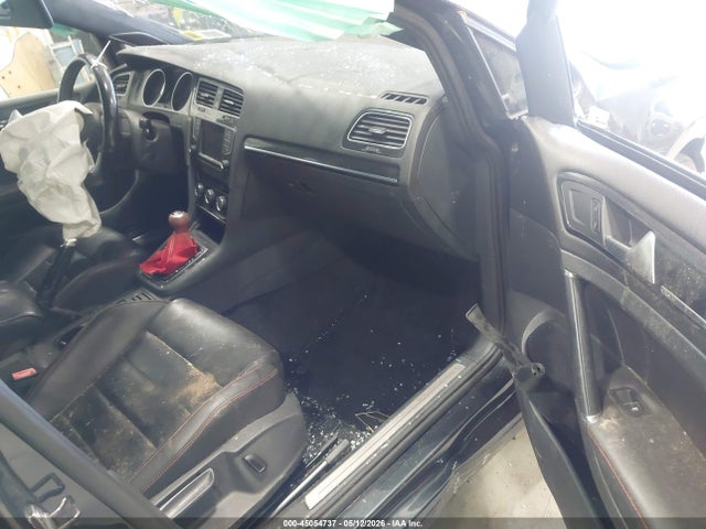 Volkswagen Golf Se 4-door