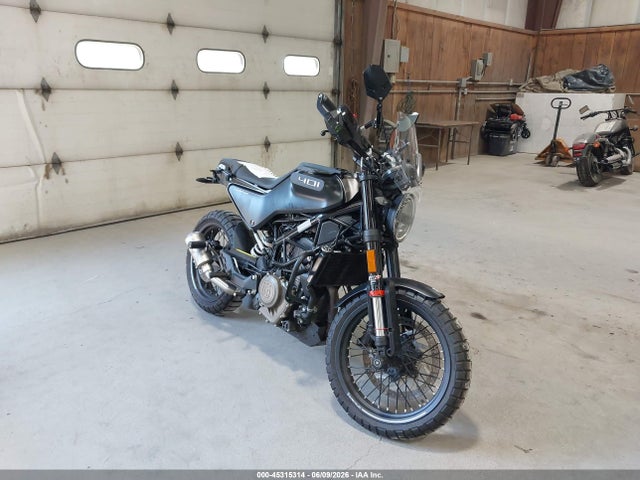 Salvage Husqvarna Vitpilen 401 Svartpilen 401 Image