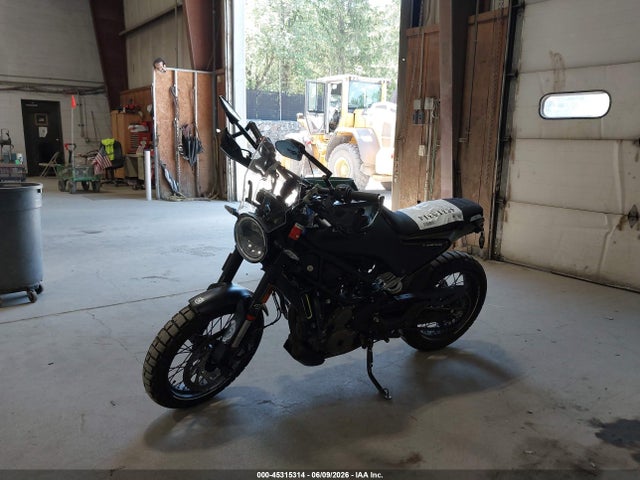 Husqvarna Vitpilen 401 Svartpilen 401