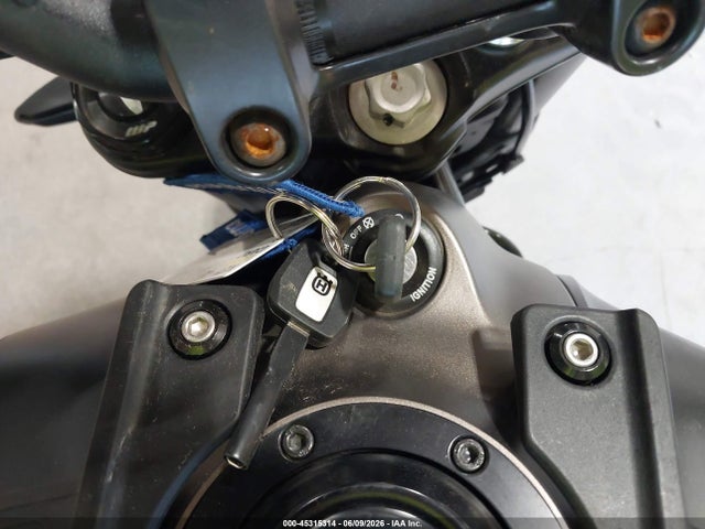 Husqvarna Vitpilen 401 Svartpilen 401