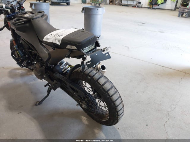 Husqvarna Vitpilen 401 Svartpilen 401