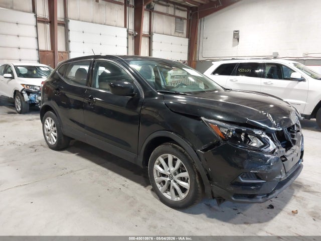 Salvage Nissan Rogue Image