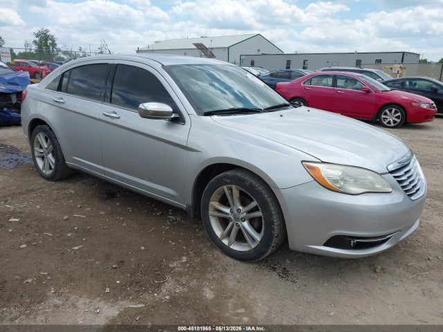 Salvage Chrysler 200 Image