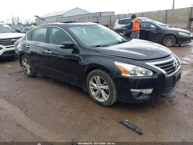Salvage Nissan Altima Image