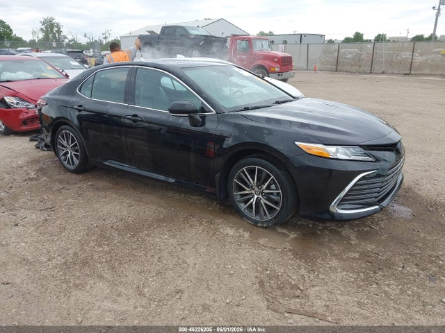 Salvage Toyota Camry Image