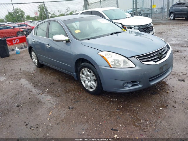 Salvage Nissan Altima Image