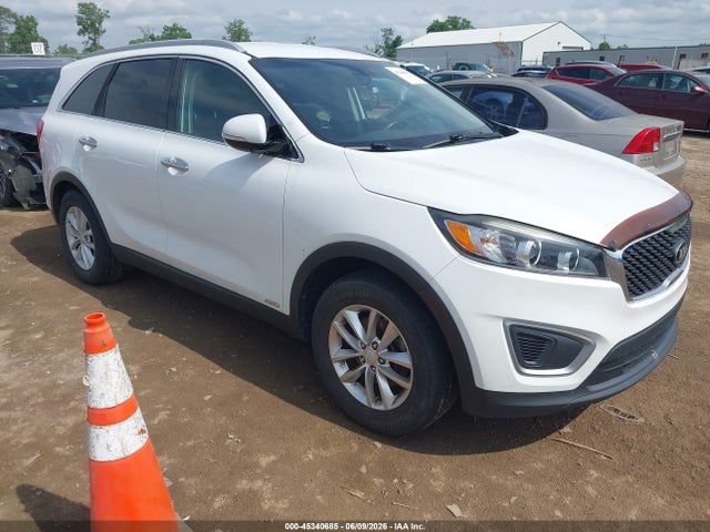 Salvage Kia Sorento Image
