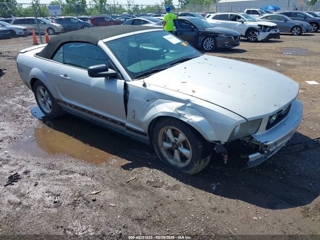 Salvage Ford Mustang Image