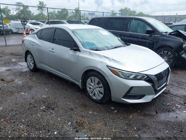 Salvage Nissan Sentra Image