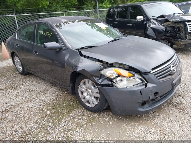 Salvage Nissan Altima Image