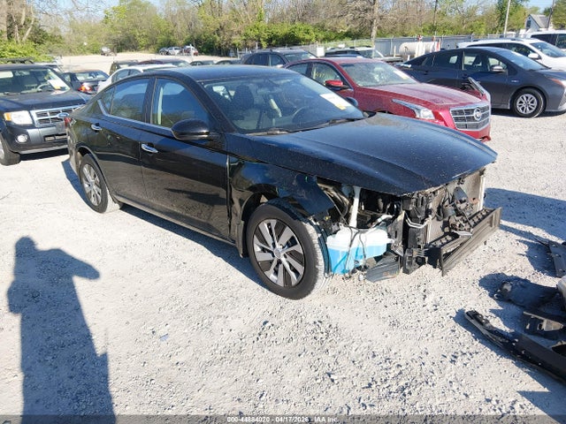 Salvage Nissan Altima Image