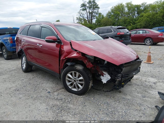 Salvage Kia Sorento Image