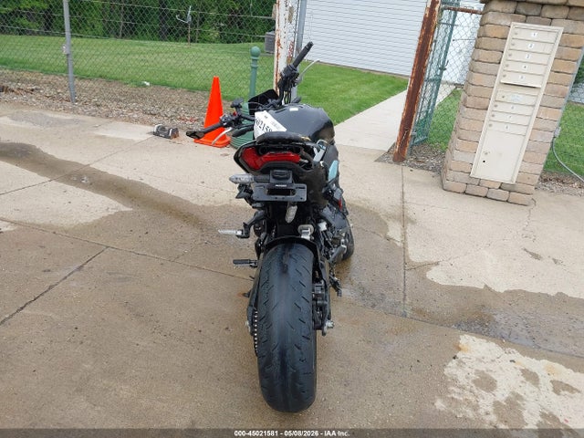 Kawasaki Zr900 S