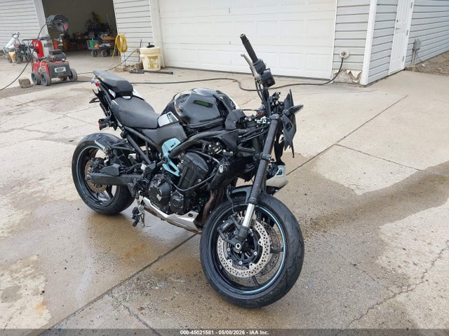 Salvage Kawasaki Zr900 Image