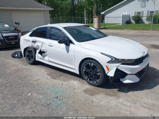Salvage Kia K5 Image