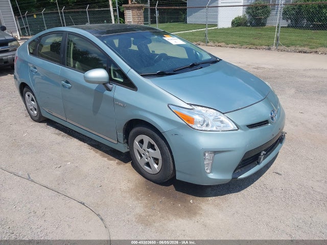 Salvage Toyota Prius Image