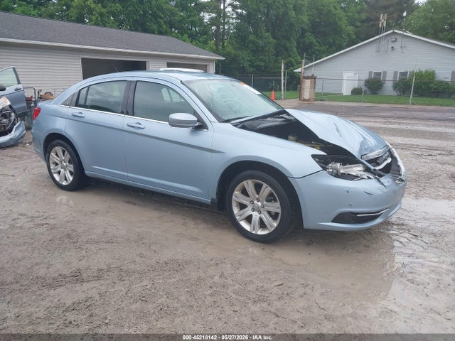 Salvage Chrysler 200 Image