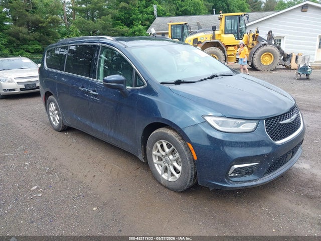 Salvage Chrysler Pacifica Image