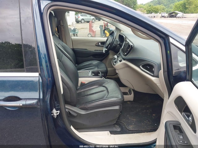 Chrysler Pacifica Touring L