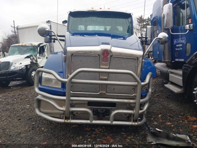 Kenworth T880