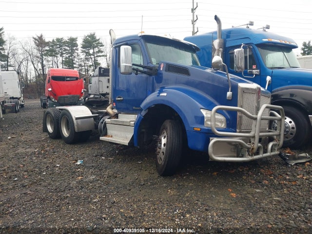 Salvage Kenworth T880 Image