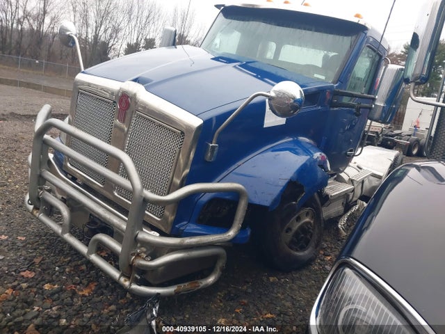 Kenworth T880