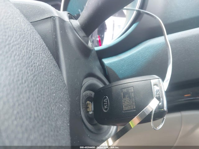 Kia Sedona Lx