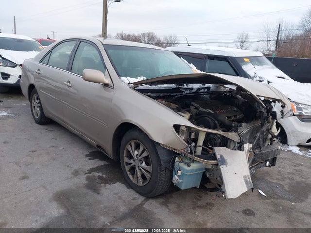Salvage Toyota Camry Image