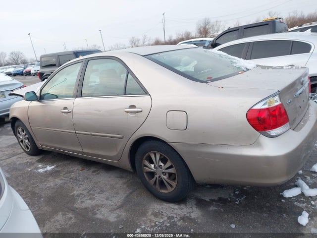 Toyota Camry Le V6