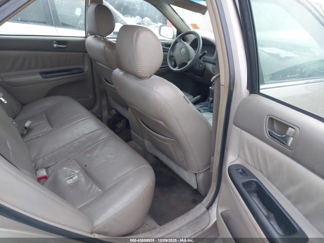 Toyota Camry Le V6