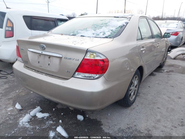 Toyota Camry Le V6