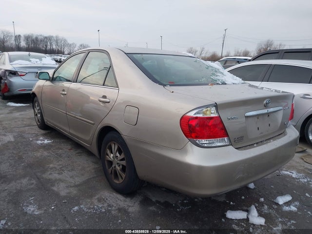 Toyota Camry Le V6
