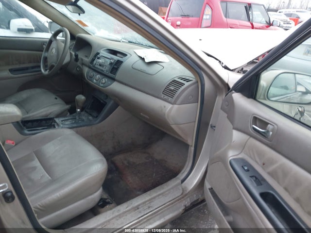 Toyota Camry Le V6