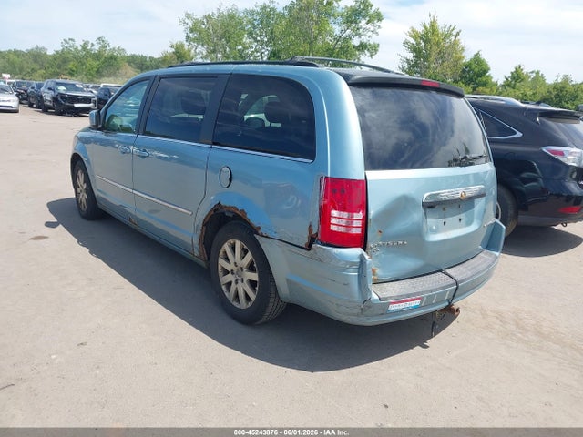 Chrysler Town & Country Touring