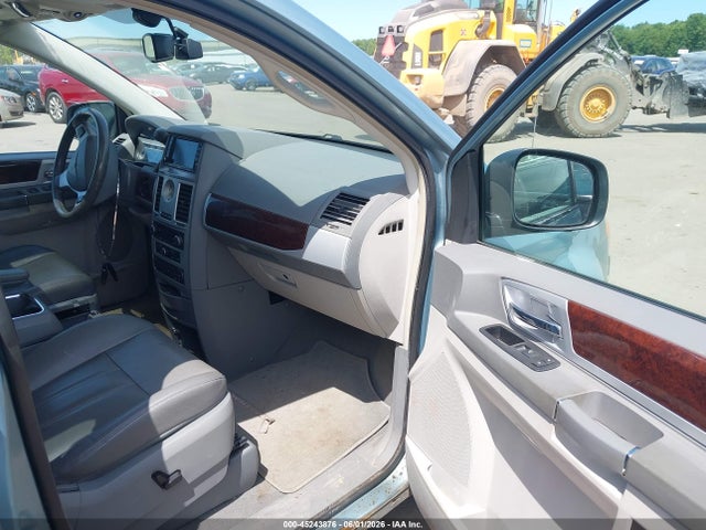 Chrysler Town & Country Touring