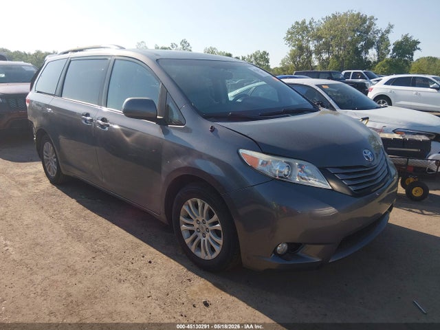Salvage Toyota Sienna Image