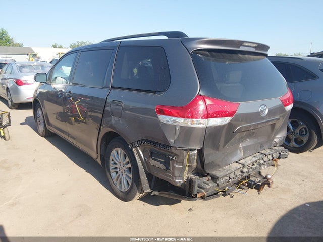 Toyota Sienna Xle V6 8 Passenger