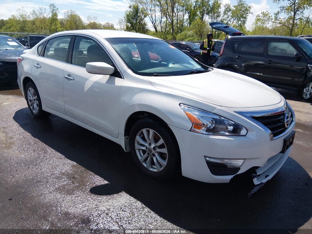 Salvage Nissan Altima Image