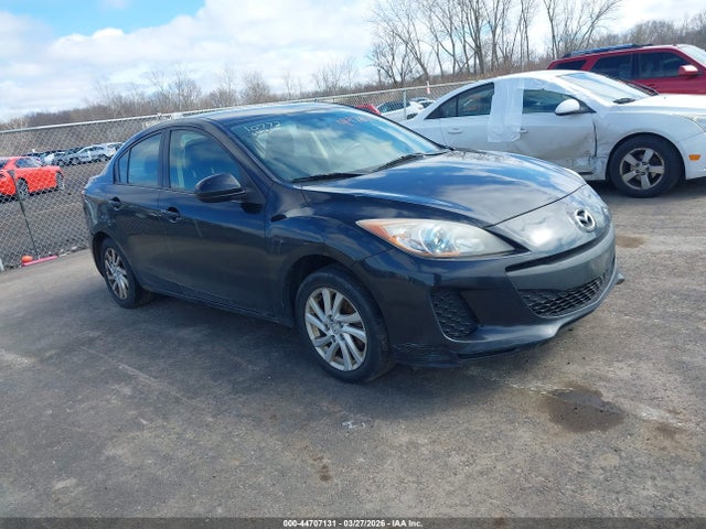 Salvage Mazda Mazda3 Image