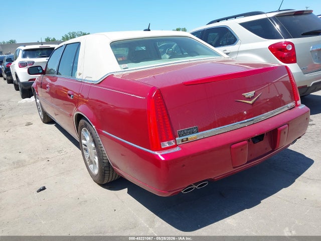 Cadillac DTS Standard