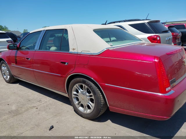 Cadillac DTS Standard
