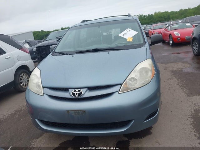 Toyota Sienna Ce