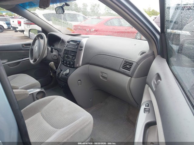 Toyota Sienna Ce
