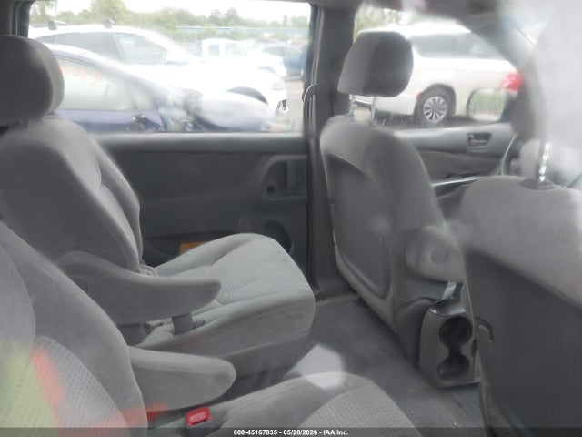 Toyota Sienna Ce