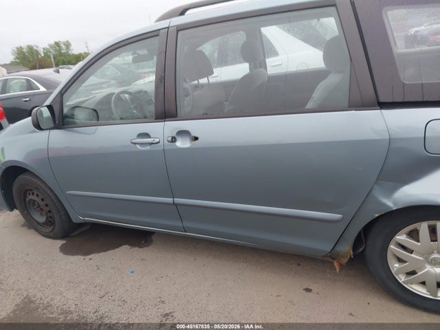 Toyota Sienna Ce