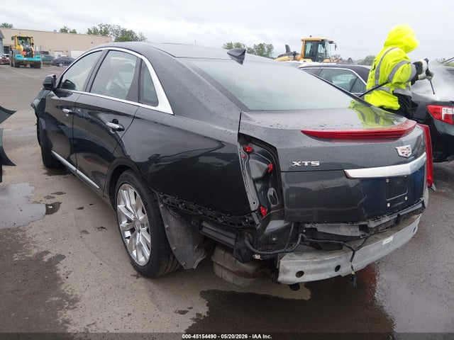 Cadillac XTS Luxury Collection