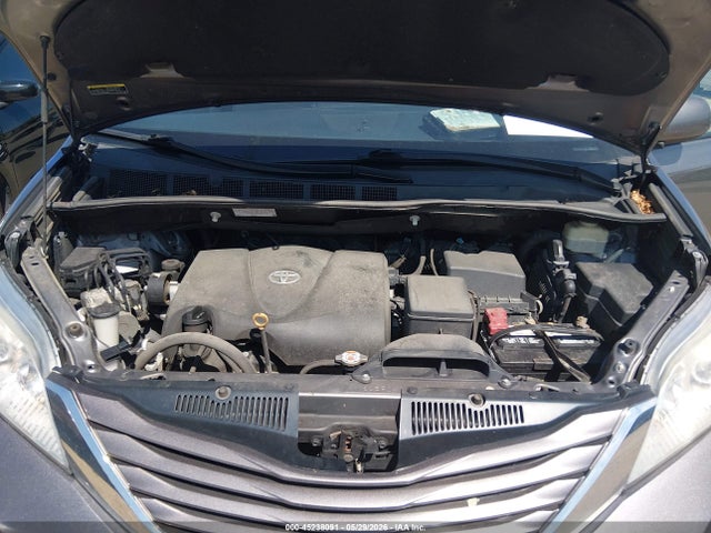 Toyota Sienna Le 8 Passenger