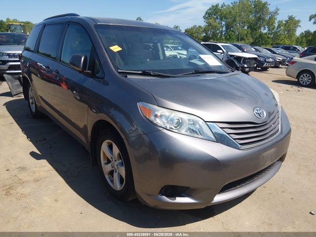 Salvage Toyota Sienna Image