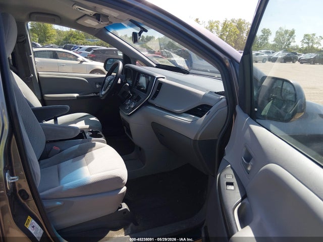 Toyota Sienna Le 8 Passenger